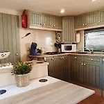 Apartamento 4 Etoiles, 6 Personnes, Climatisation, Parking, Piscine, Wi-fi Hyères