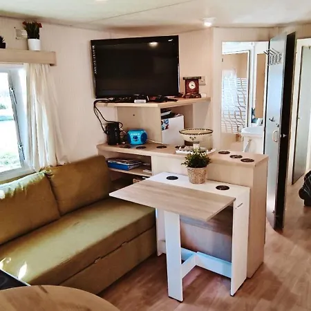 Appartement 4 Etoiles, 6 Personnes, Climatisation, Parking, Piscine, Wi-fi Hyères